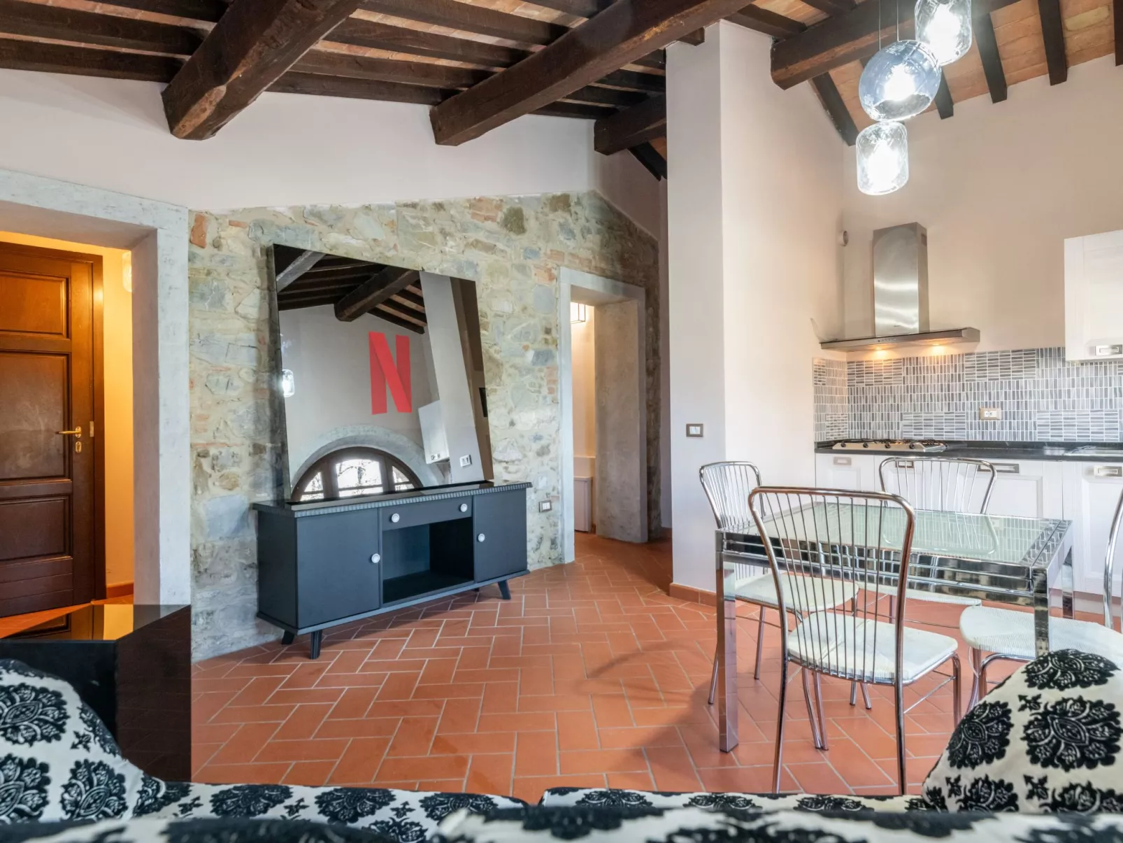 Für 10 Personen und 4 Kinder in Chianni, Toskana (Provinz Pisa)-Inside