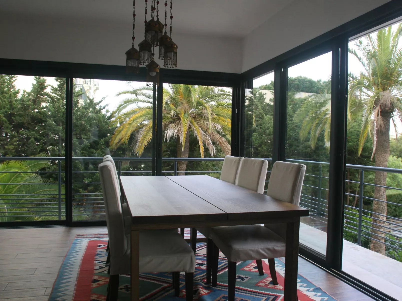 Appartement mit Infinity-Pool-Dedans