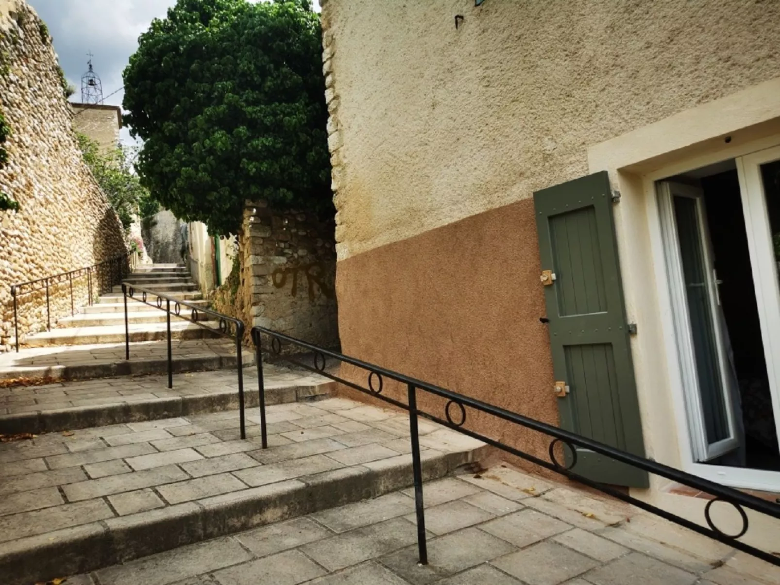 Wohnung mit Kamin-Drinnen