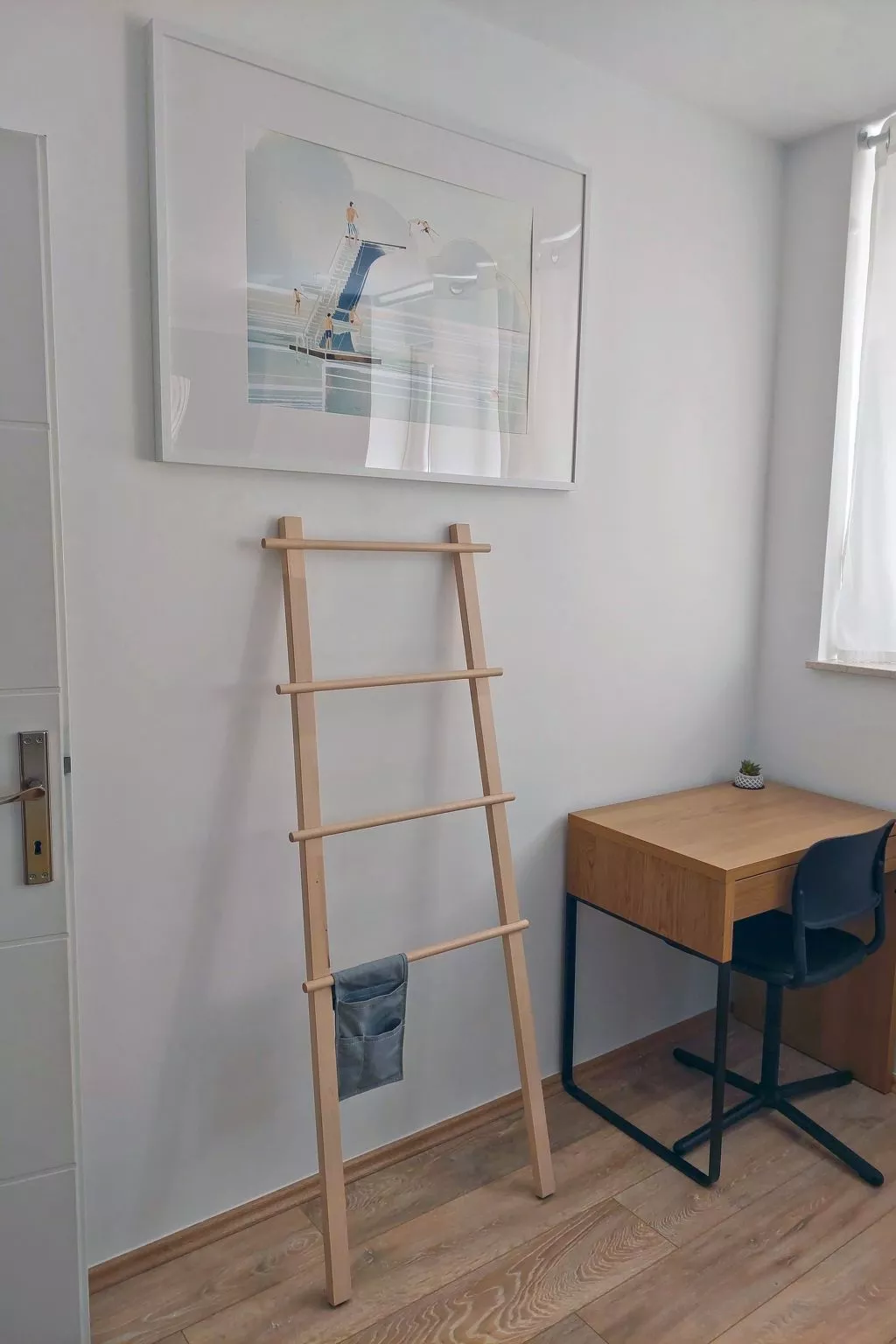 Sonniger Rückzugsort mit Privatparkplatz-Drinnen