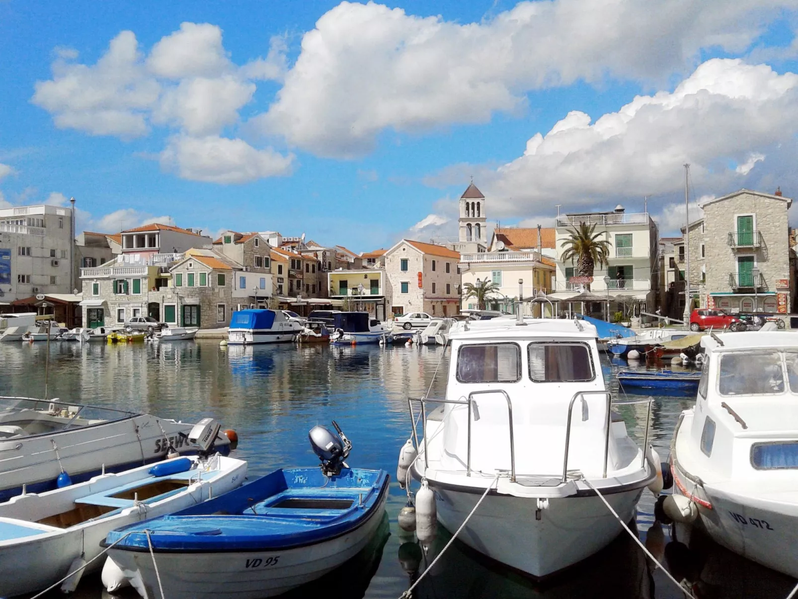 In Vodice mit Terrasse-Environnement