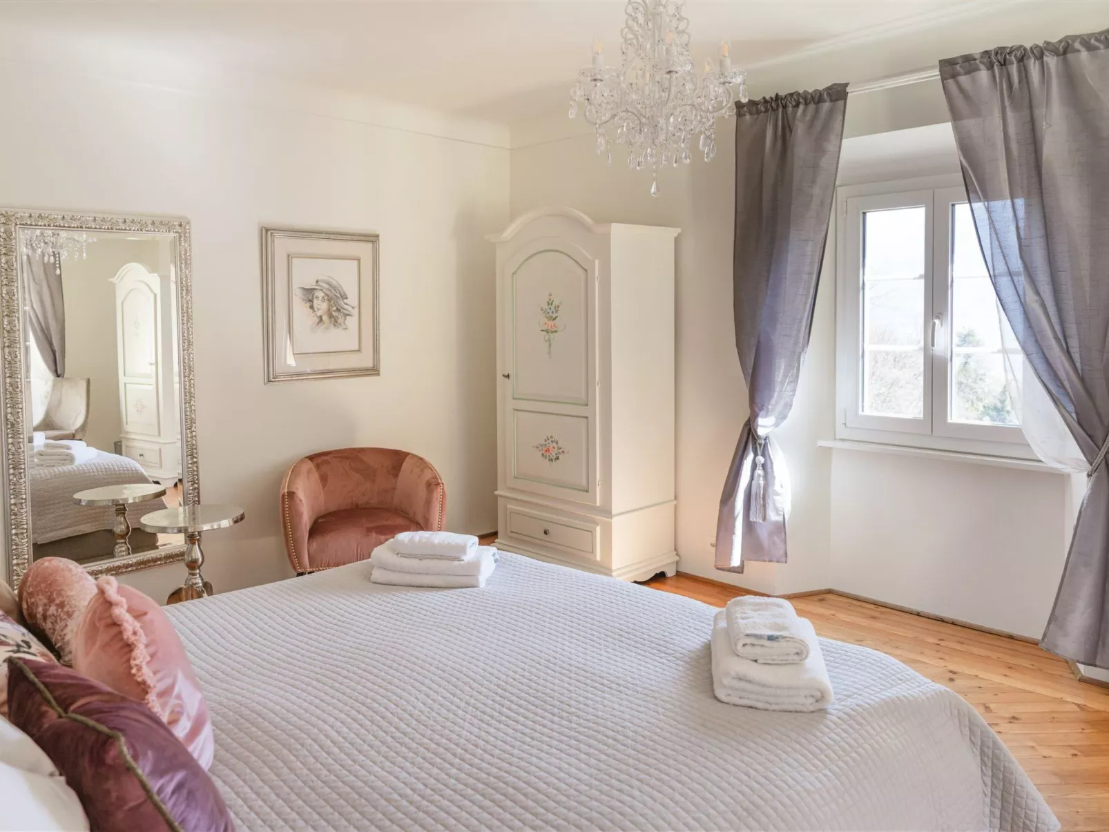 "Palazzo Branca" mit Blick auf den See.-Inside