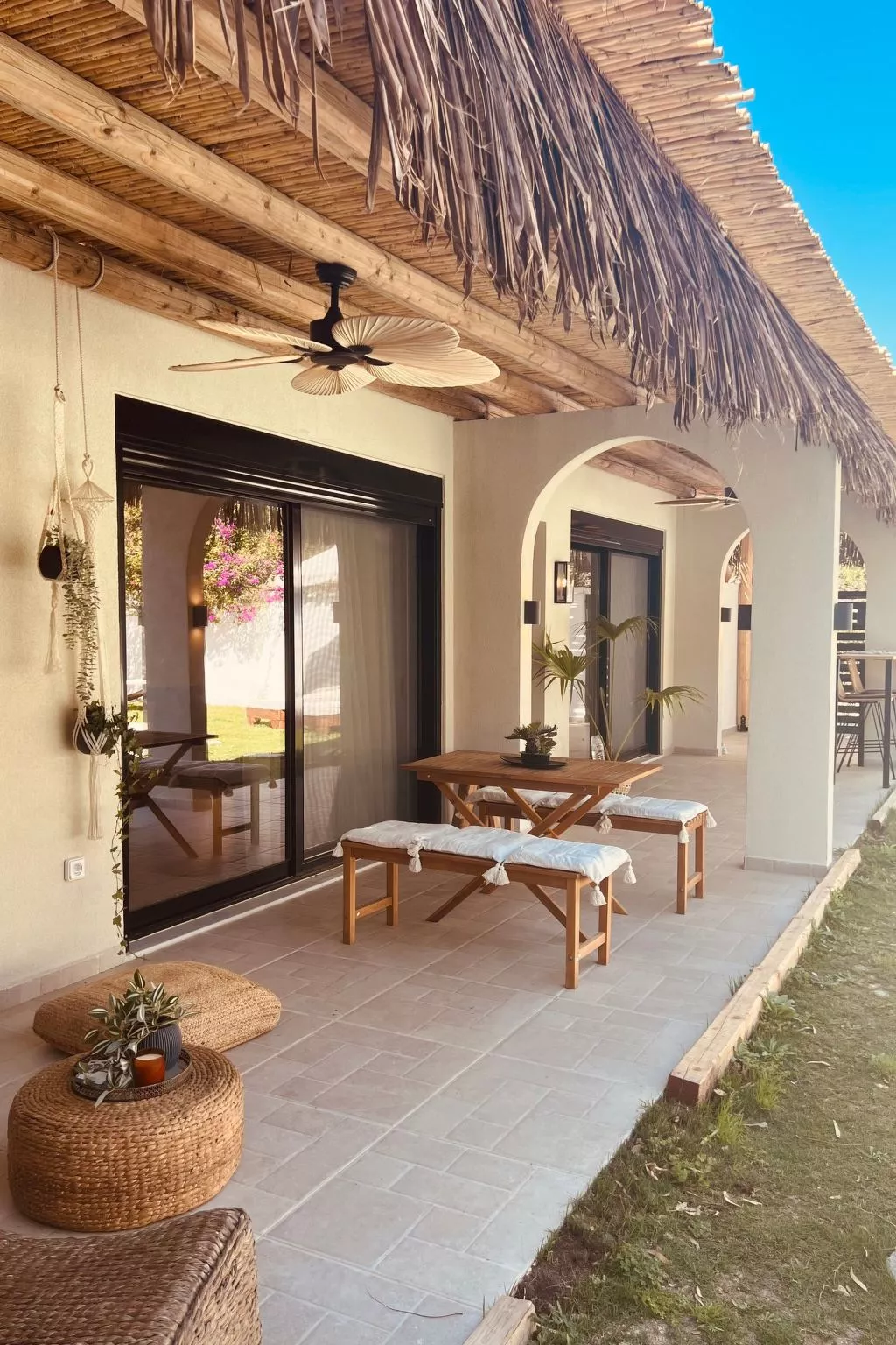 "Naya" mit eigenem Pool-Dehors