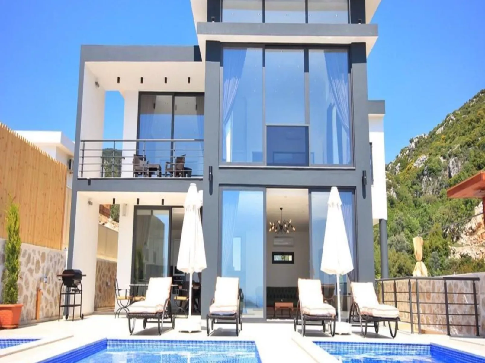 Villa mit Blick auf das Tal-Image-tags.info