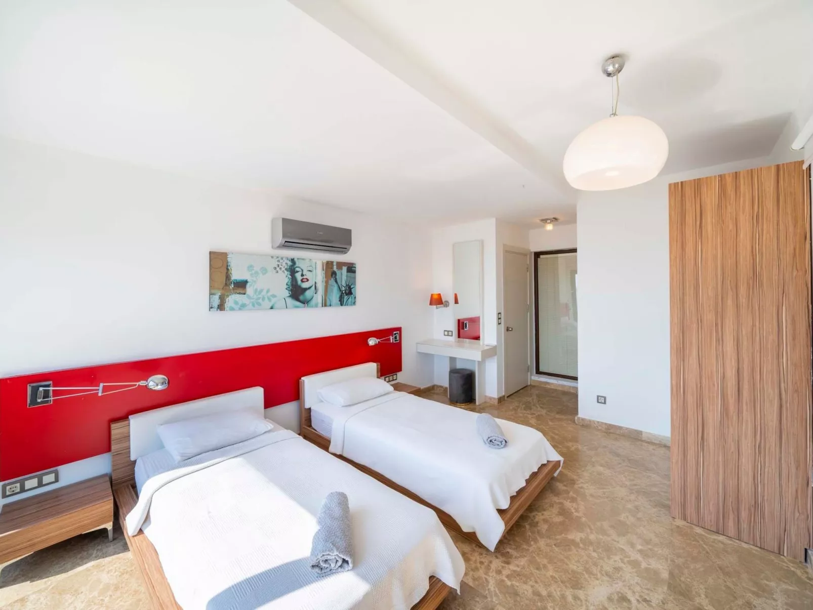 Exklusive Villa mit Infinitypool-Drinnen