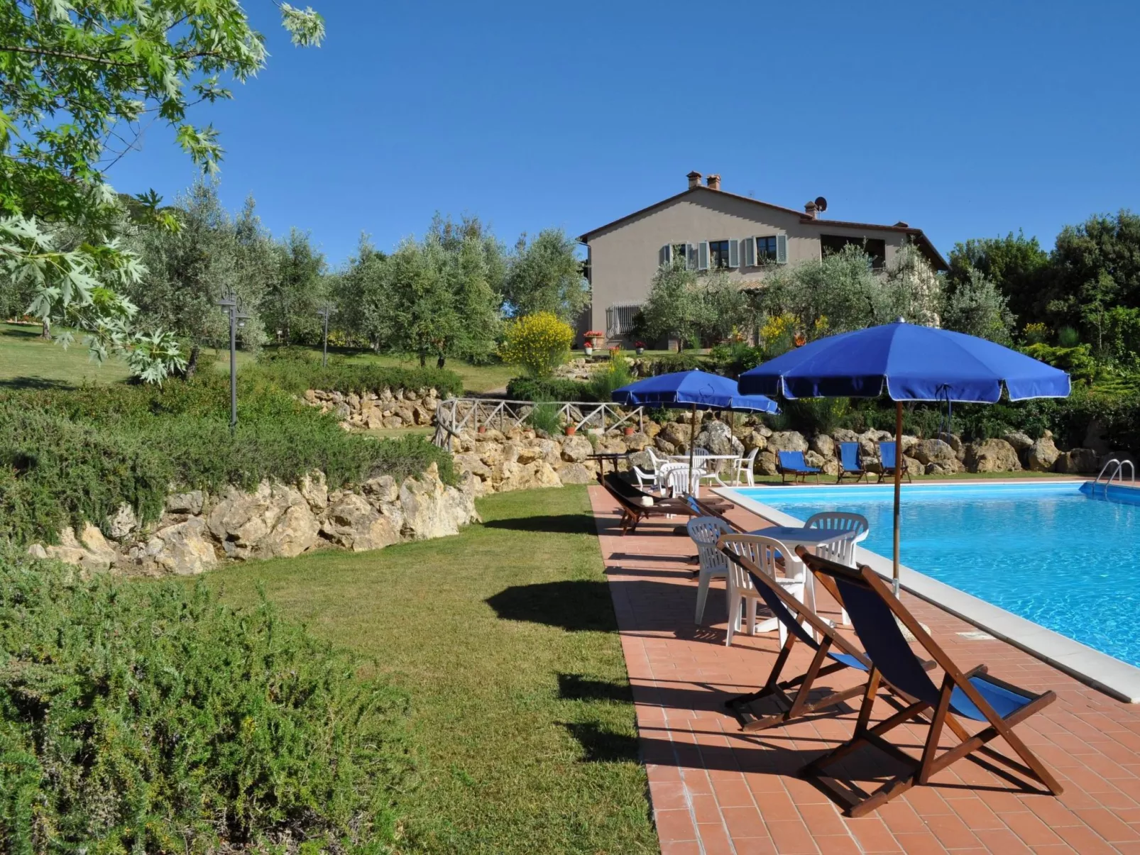 "Madonnino Quadri 8-Outside