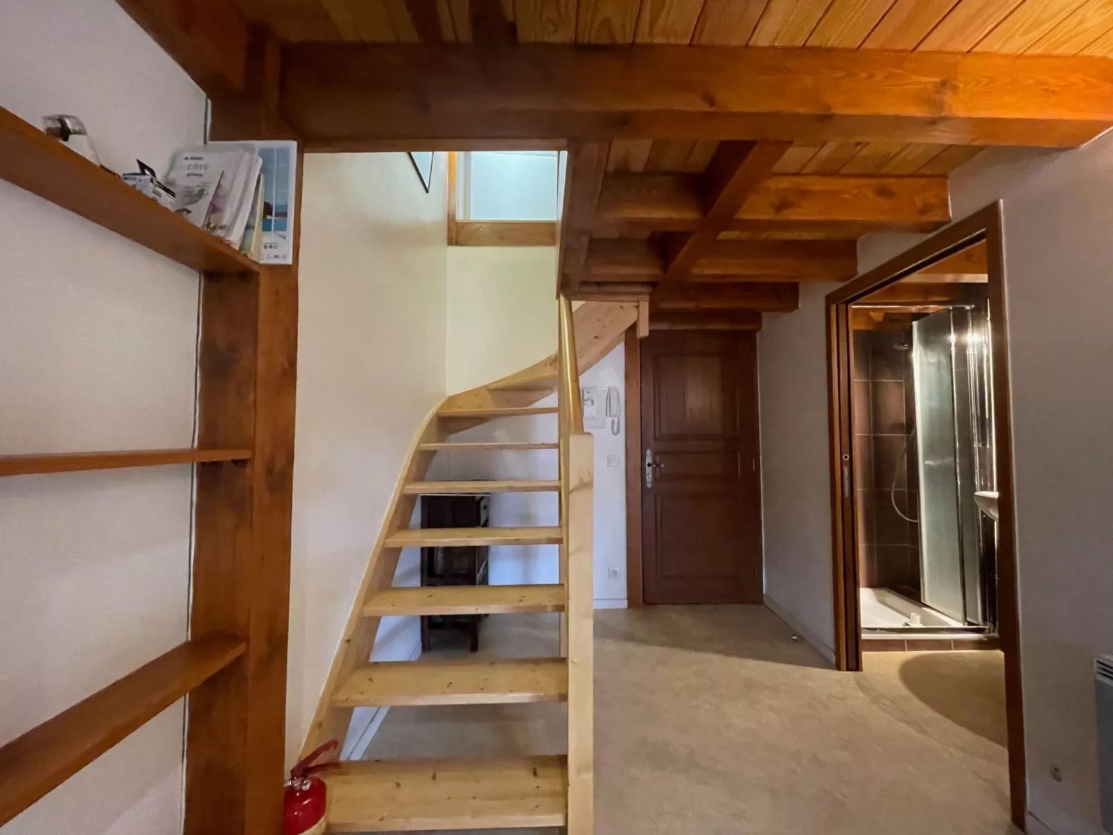 Wohnung mit Blick auf das Wasser-Inside