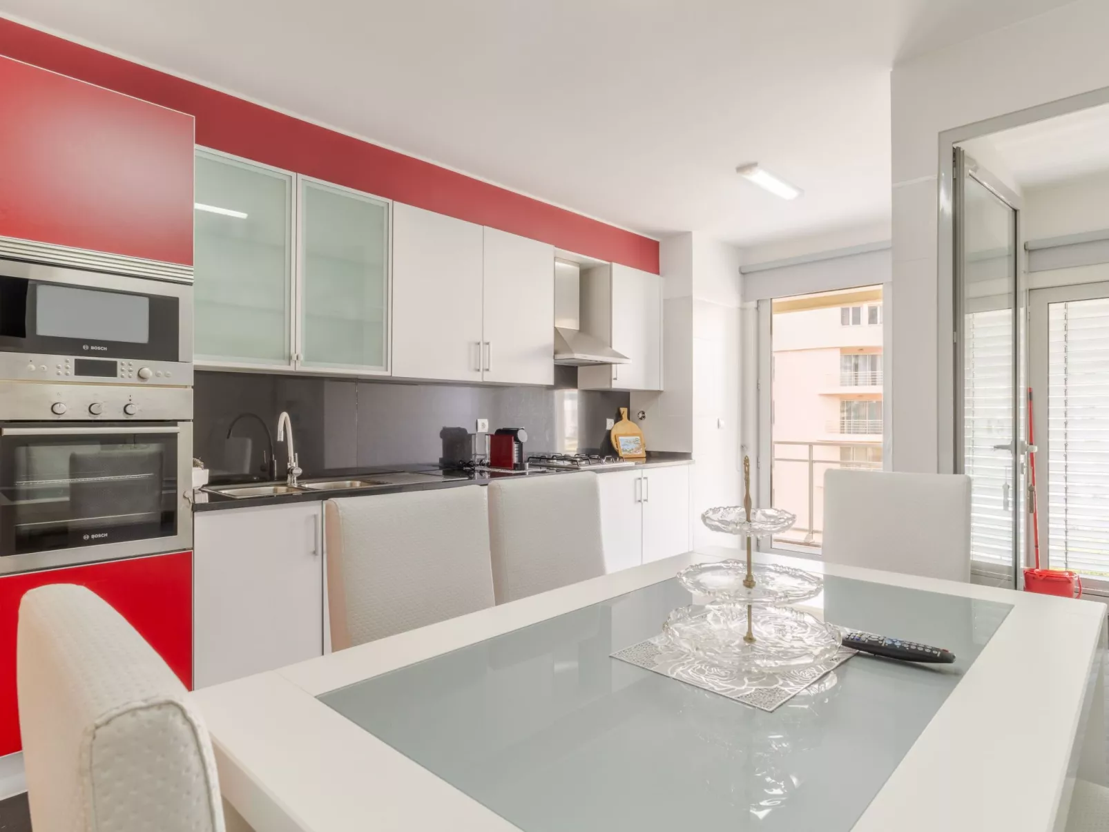 Mit gemeinschaftlichem Pool-Inside