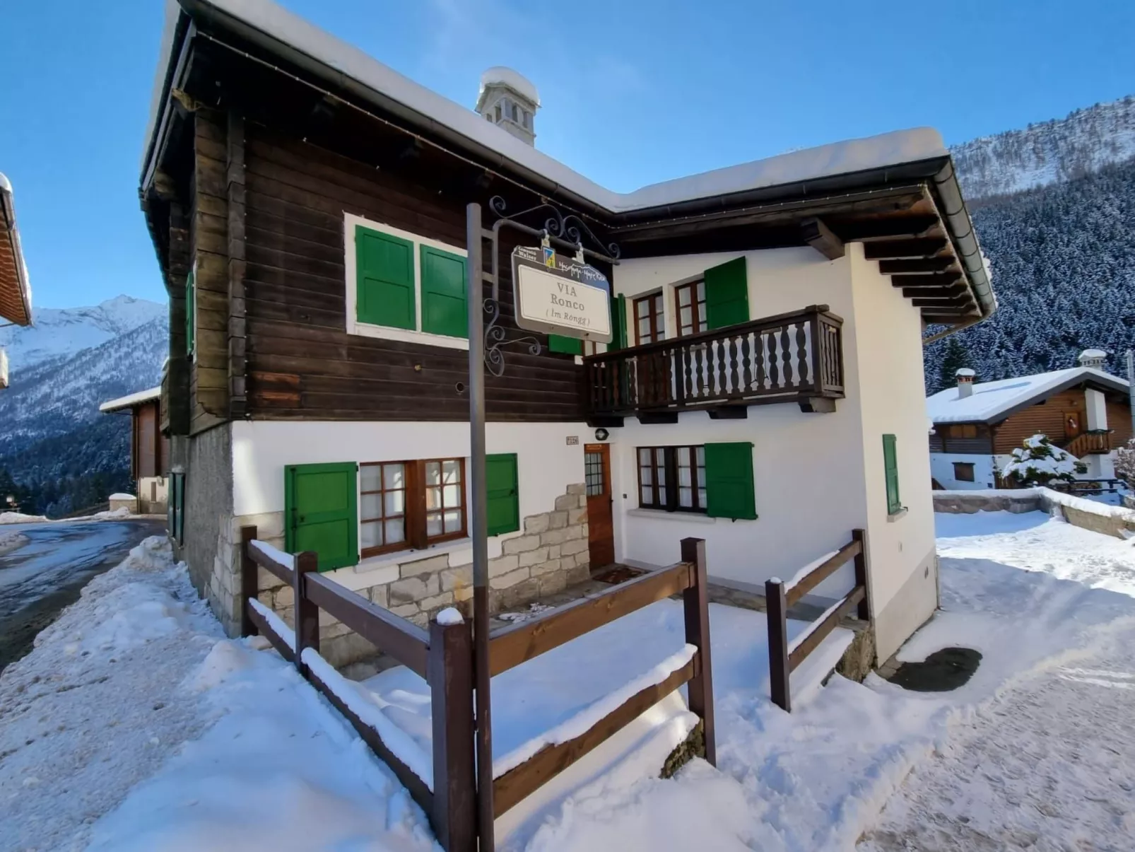 Wohnung im Dorfzentrum Ronco 1-Draußen