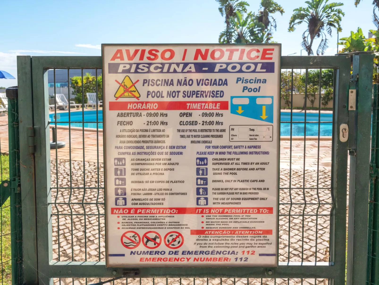 Wohnung mit Terrasse und 2 Schwimmbecken-Dehors