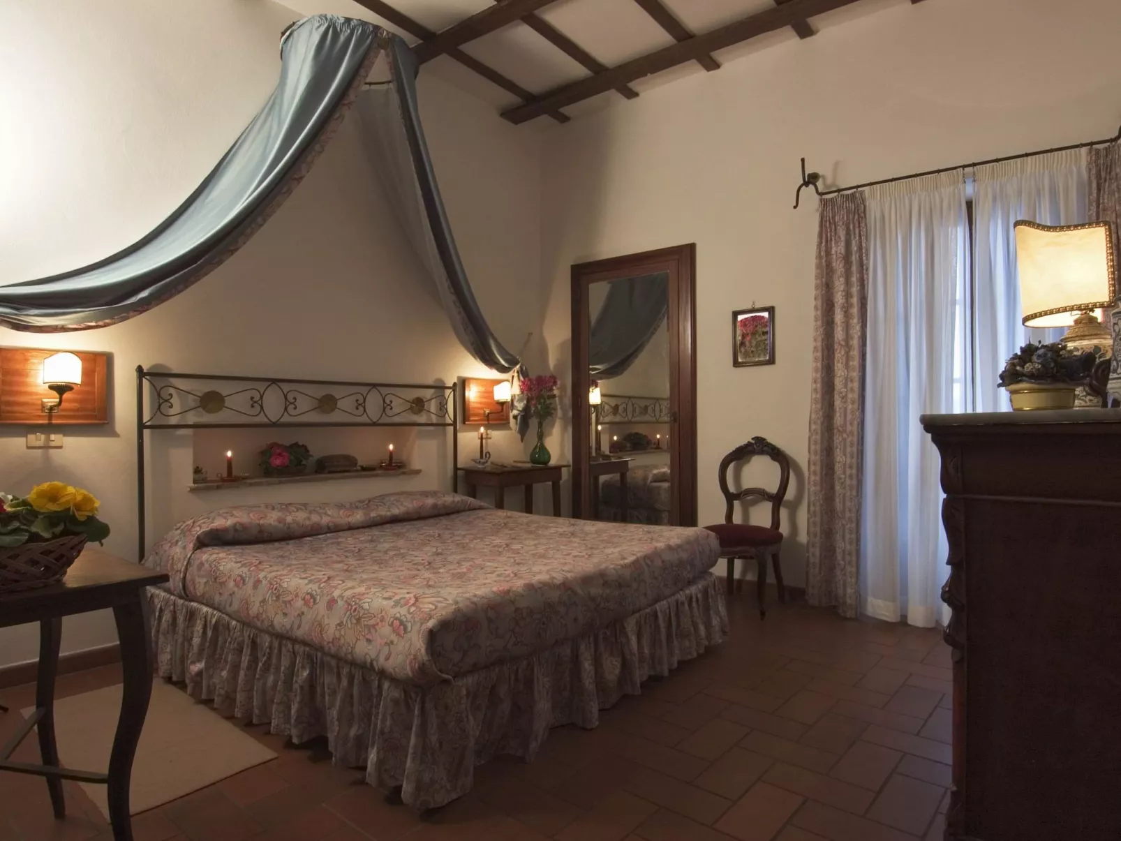 Komfortable Unterkunft in einem Schloss, Schwimmbad-Dedans