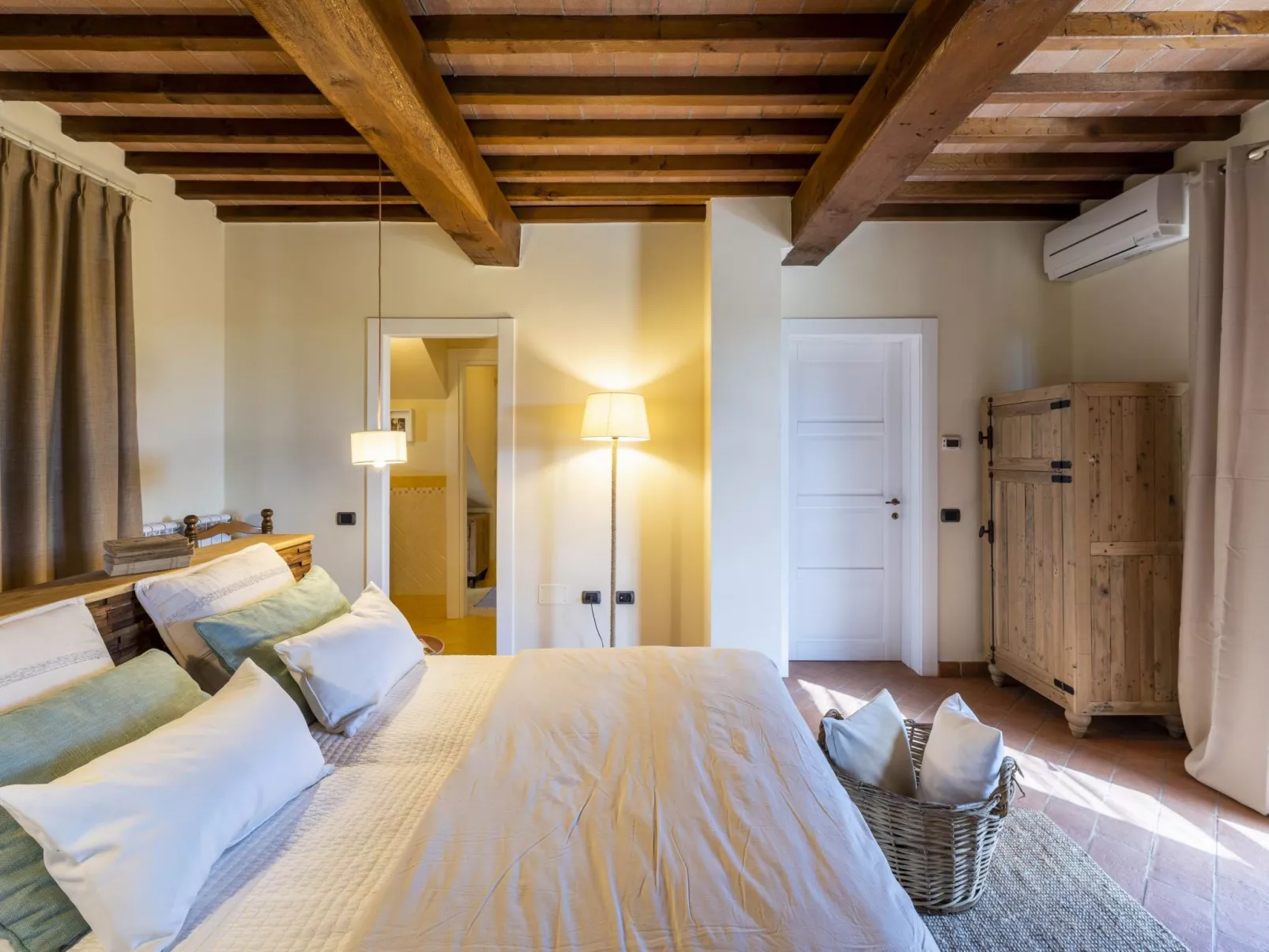 Ferienvilla 'Riparossa' mit eigenem Pool-Dedans