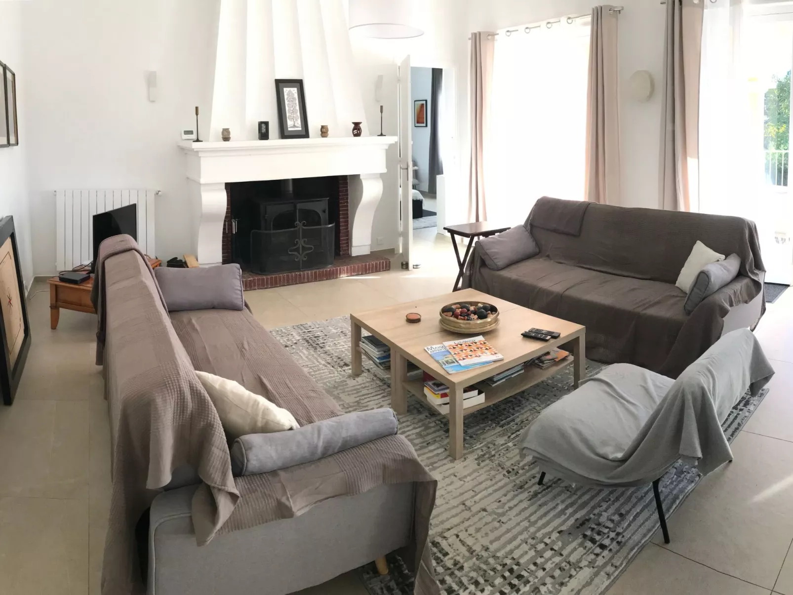 Geräumige und elegante Villa mit großem Garten, Swimmingpool und 3 Schlafzimmer-Inside