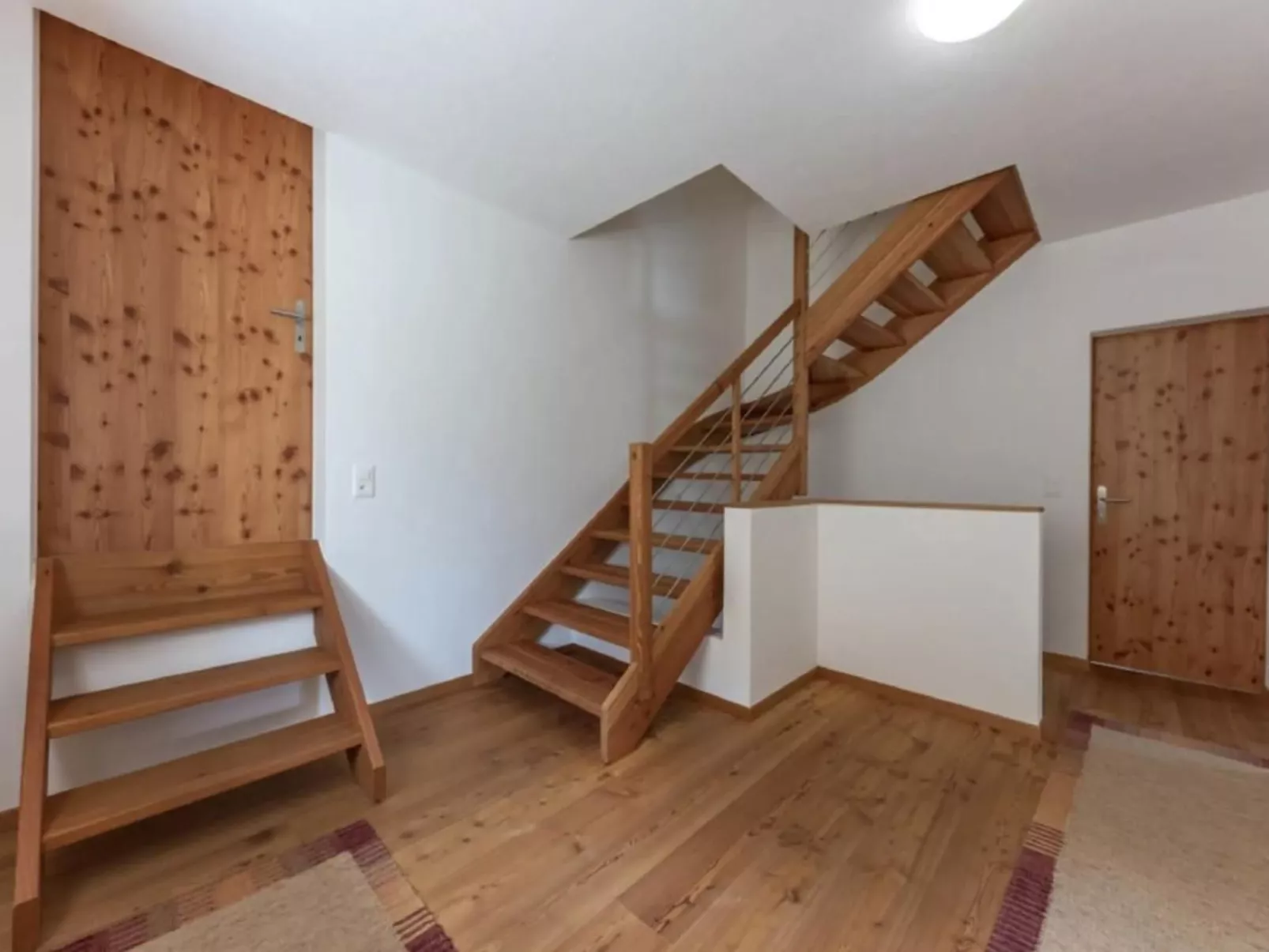 Monte Campell Dasura-Inside