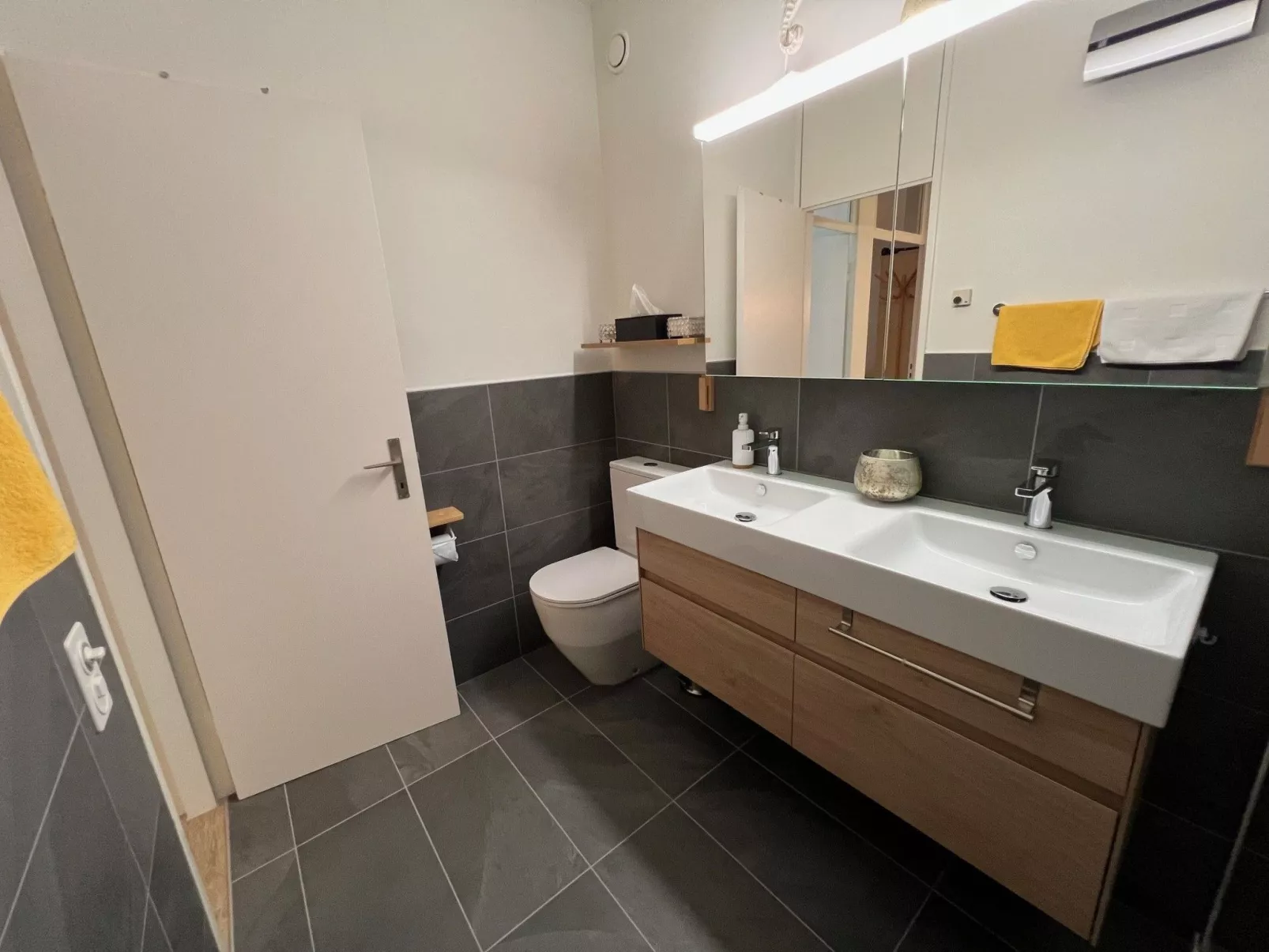 Navengana 5 mit Pool-Drinnen