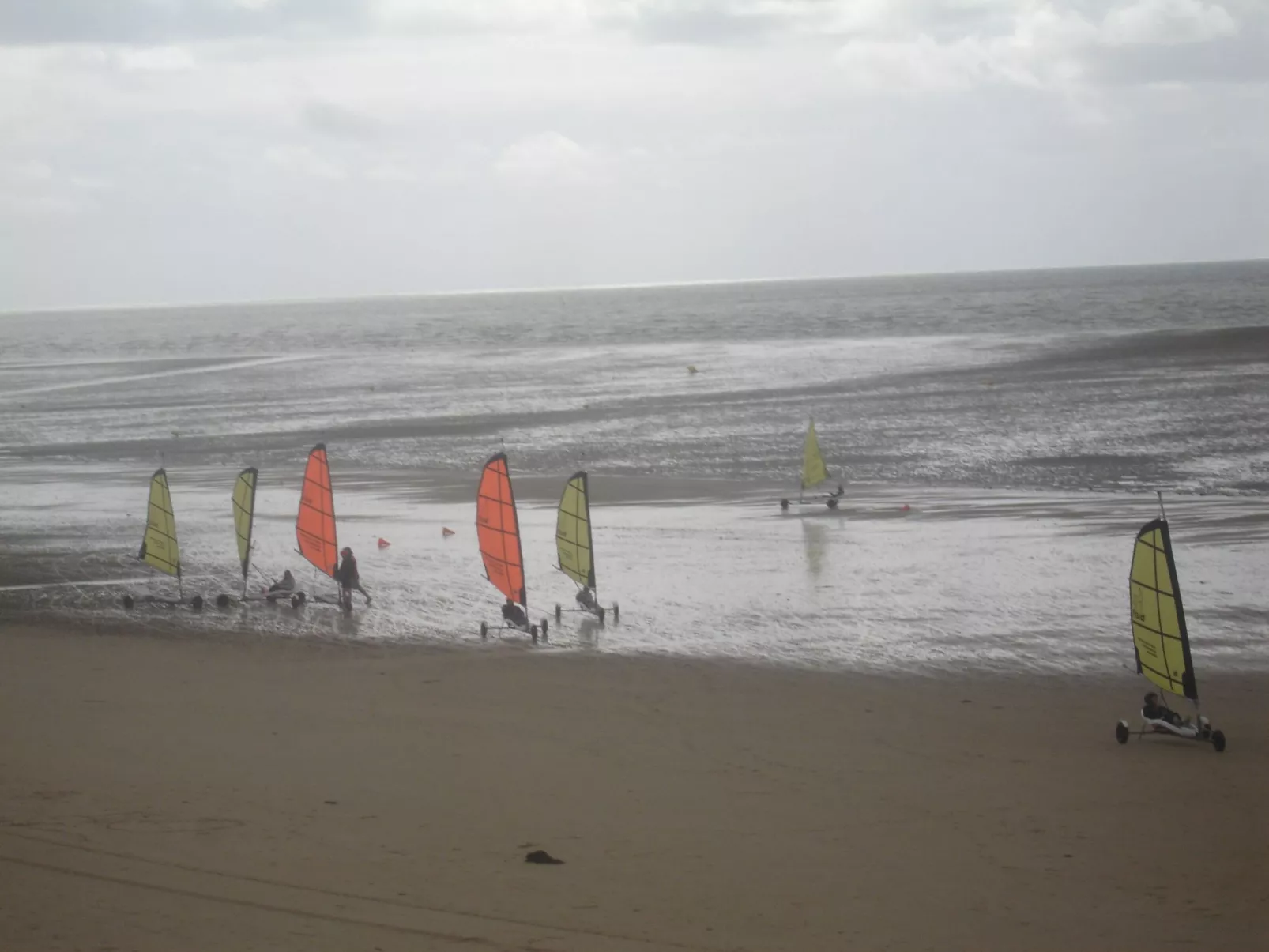 "Pavillon" mit eigenem Parkplatz-Draußen