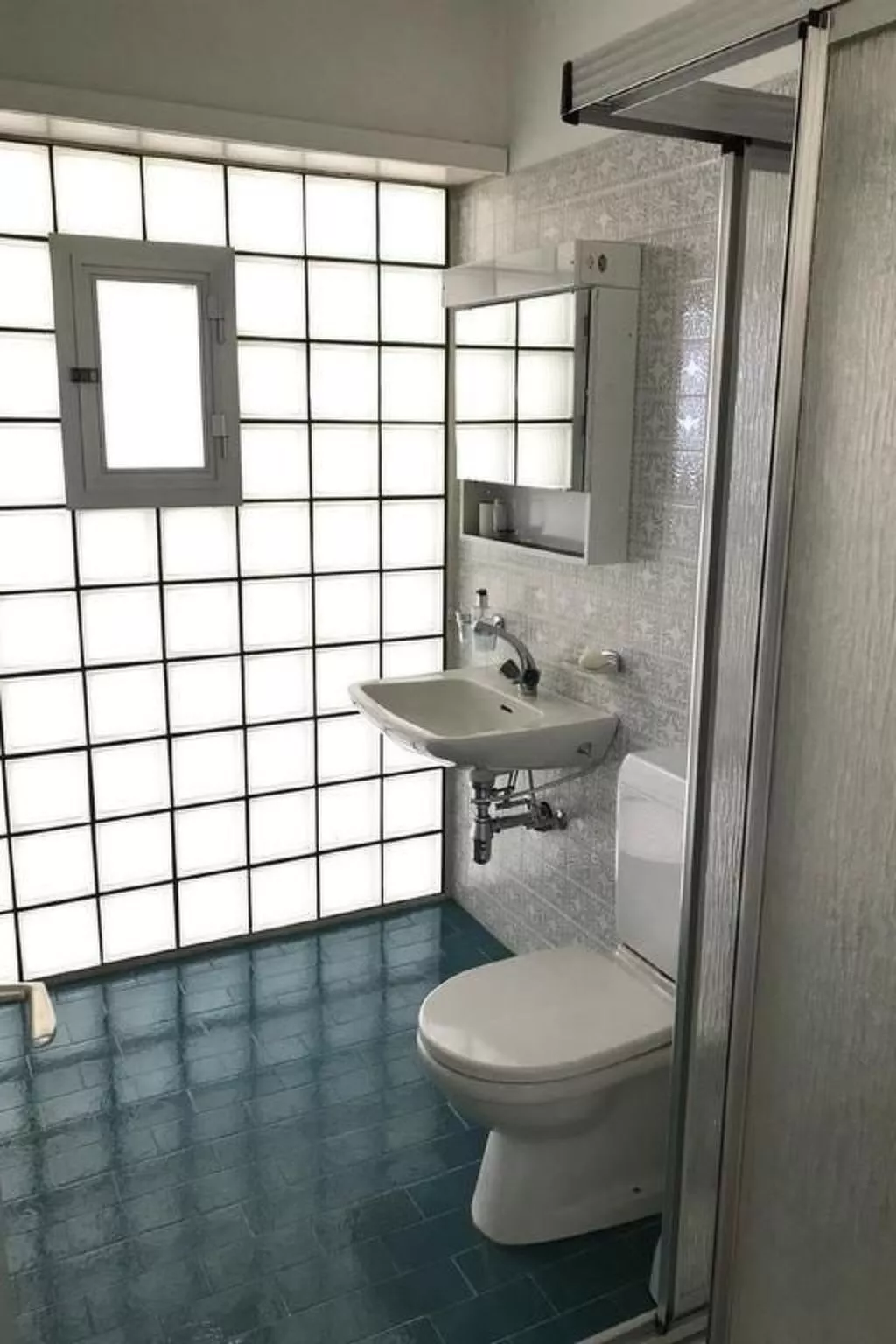 Mit Panorama-Sicht und Schwimmbad-Inside