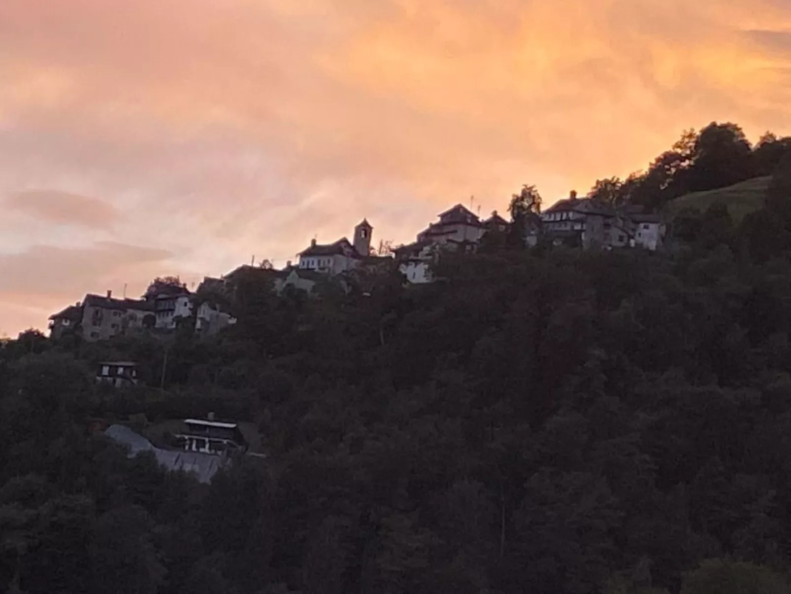 Tausend Steine Haus-Draußen