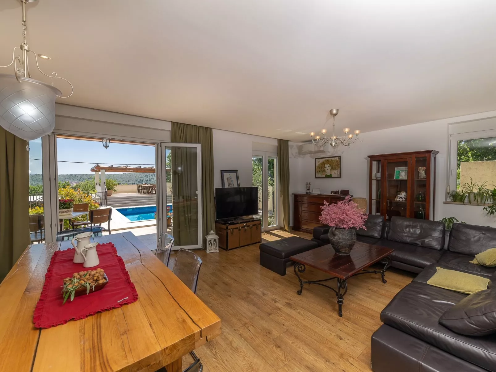 Ferienvilla mit privatem Pool-Dehors