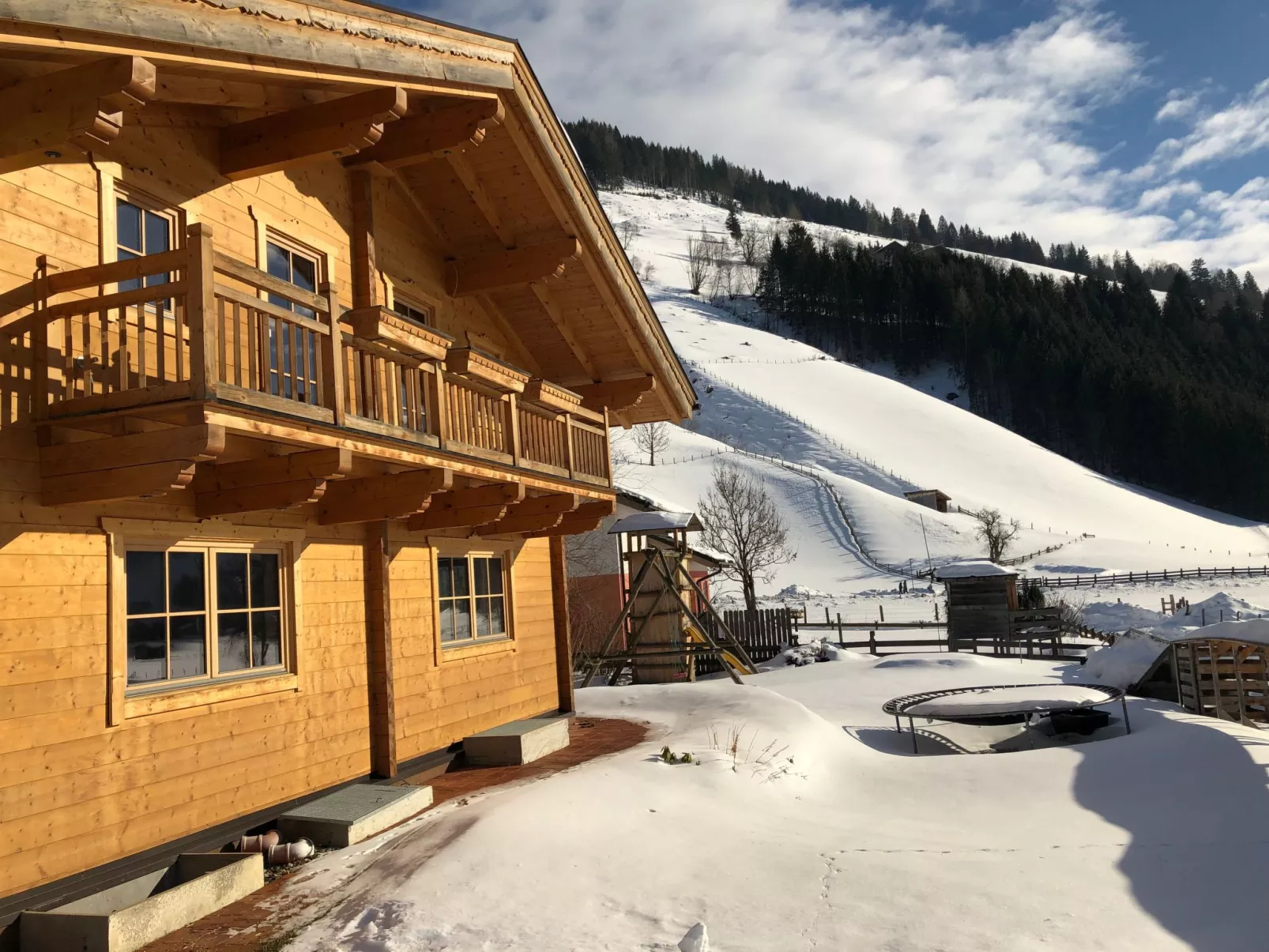 Villa mit Garten, Terrasse und Grill-Dehors