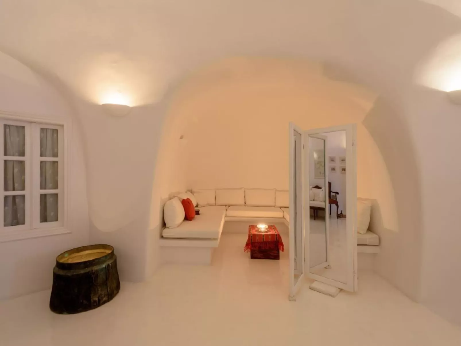 Charaktervolle Villa mit Tauchbecken und fantastischer Aussicht-Inside