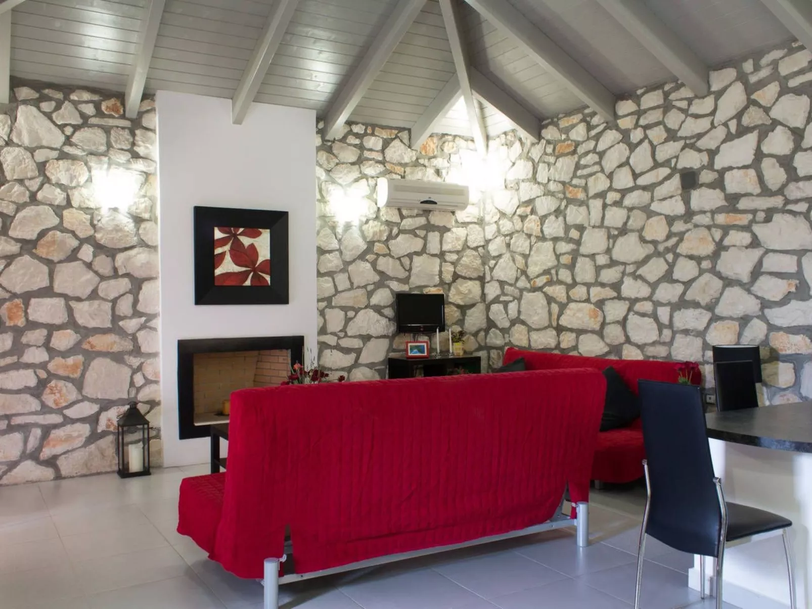 Villa mit zwei Schlafzimmern für 6 Personen. Parken, WiFi-Dedans