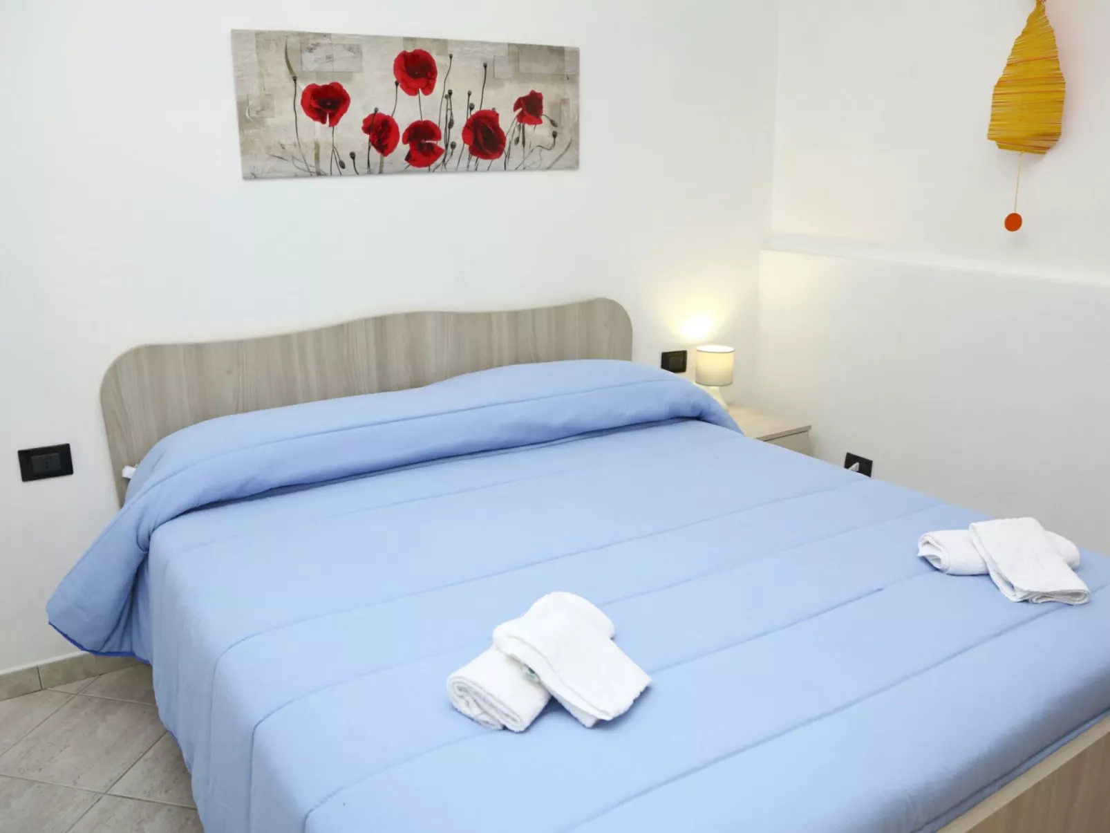 Helle mediterrane Villa mit Veranda und Garten-Image-tags.info