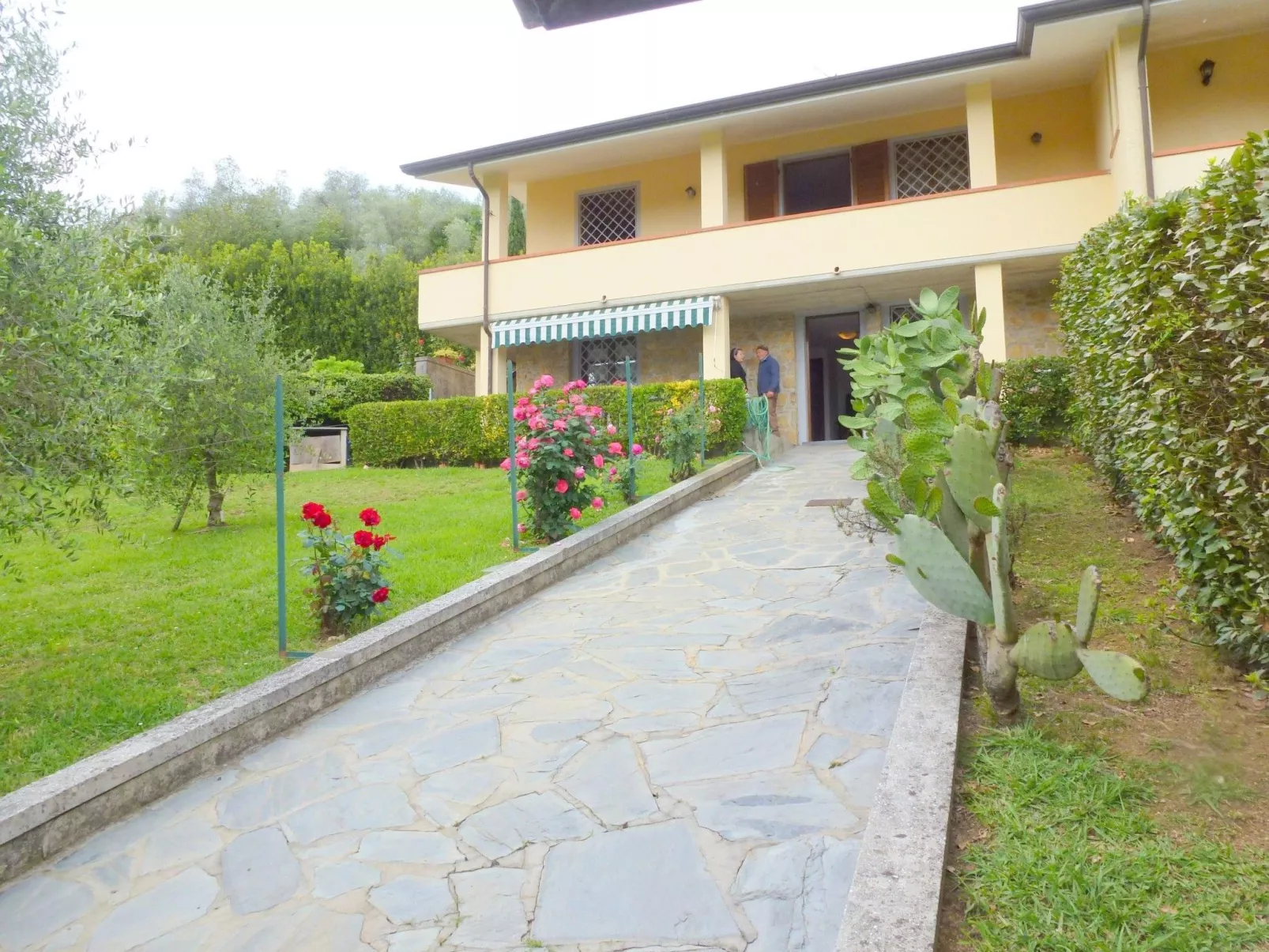 TV003 Natalia Sotto-Draußen