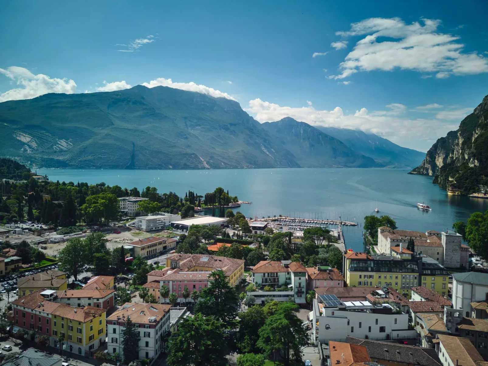 Familienwohnung mit Balkon BV2-Image-tags.info