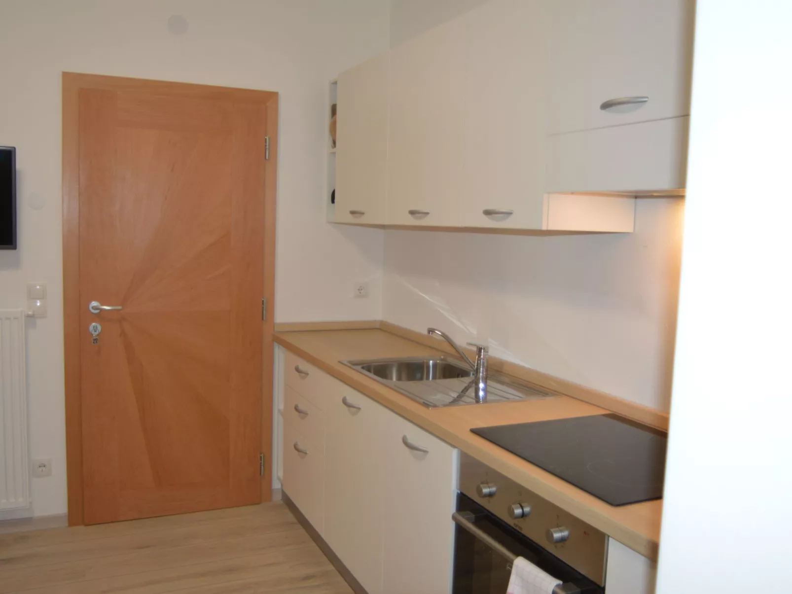 Moderne Ferienwohnung mit Balkon und Pool-Drinnen