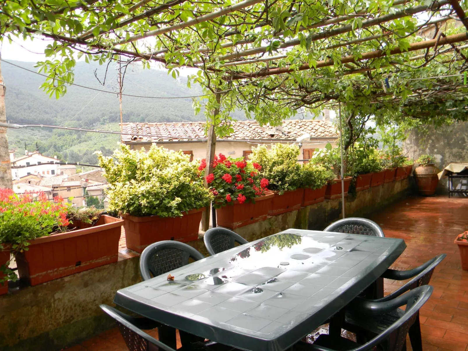 Haus mit Terrasse-Outside