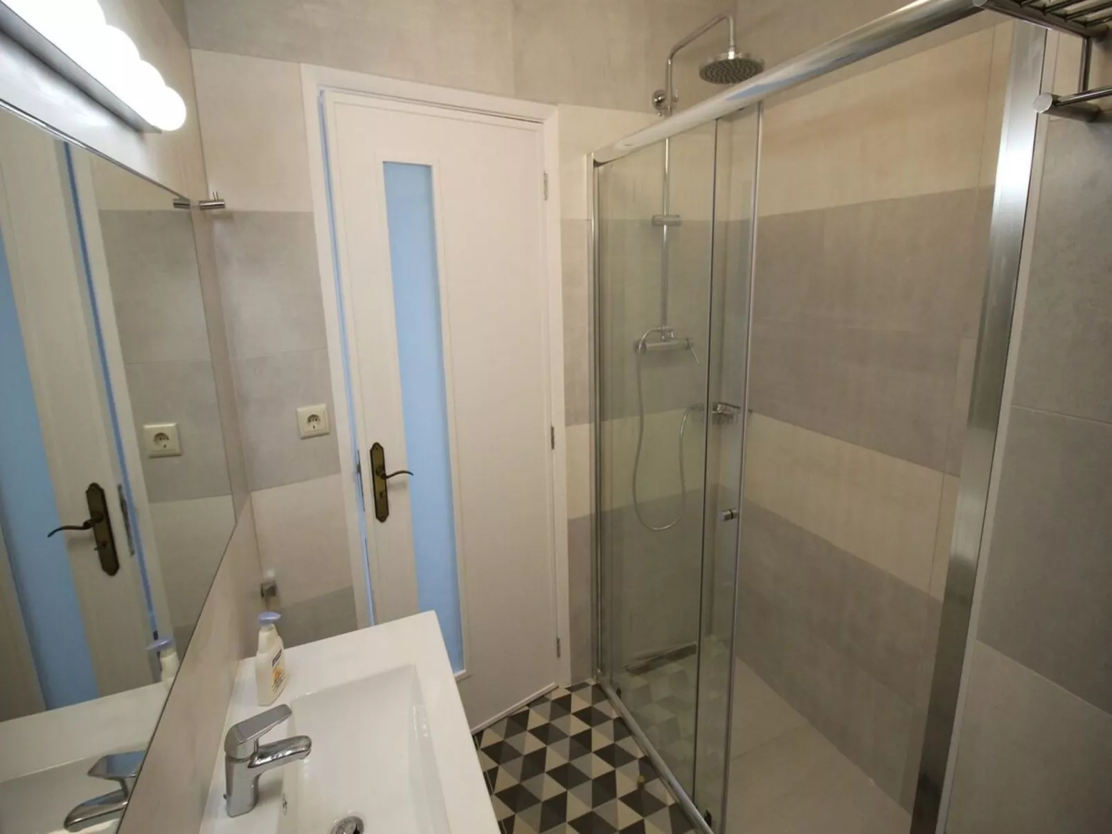 Aveiro Apartment mit Patio-Drinnen