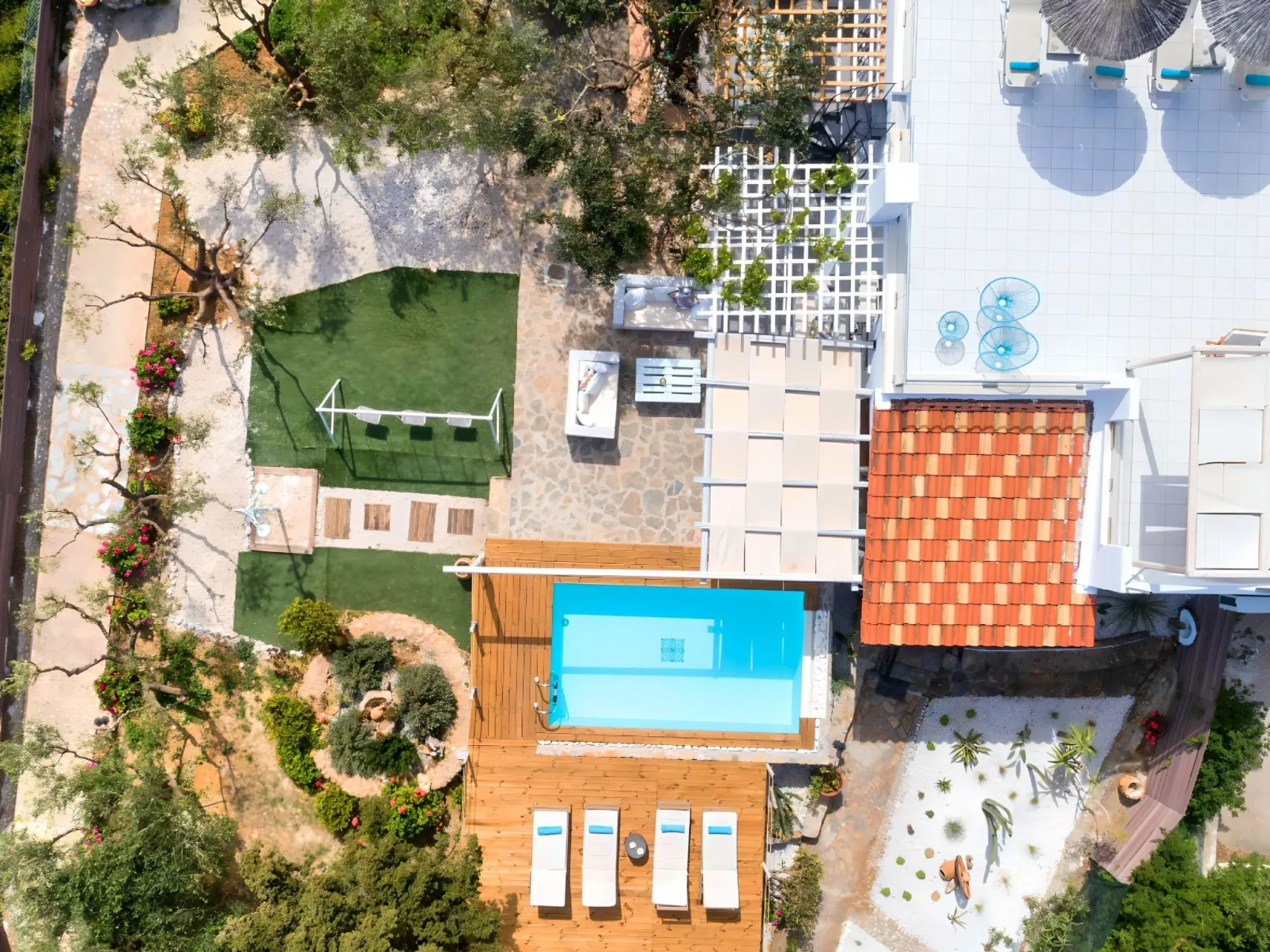 "Cretan Lodge" mit Blick auf das Wasser-Outside
