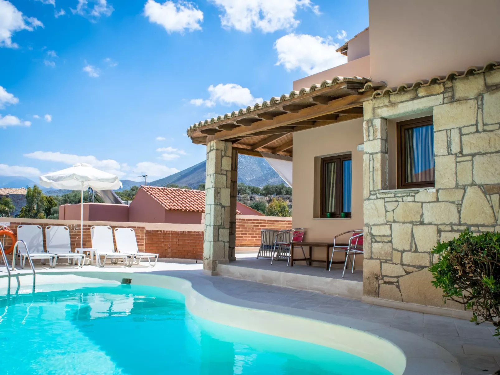 Niriides Villas_Nymfe_ 2-Schlafzimmer privater Pool-Dedans