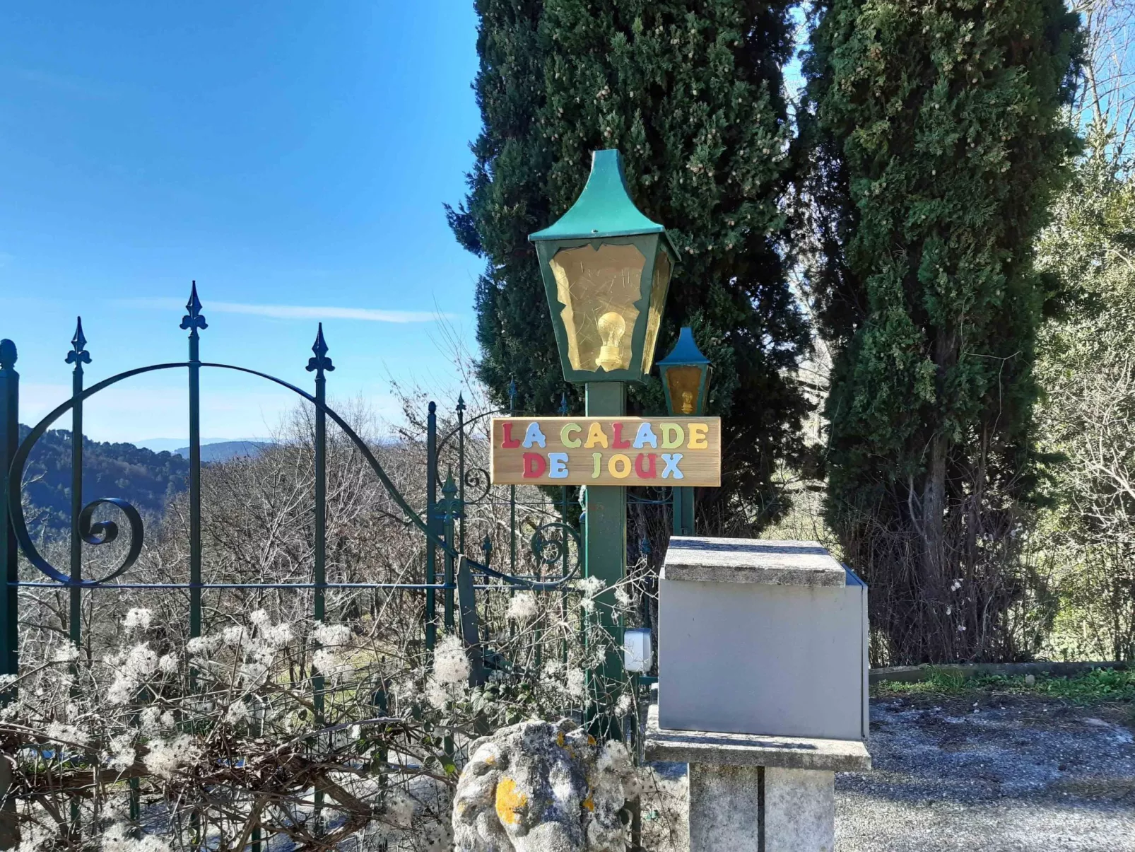 Klimatisiertes Ferienhaus mit Pool-Outside