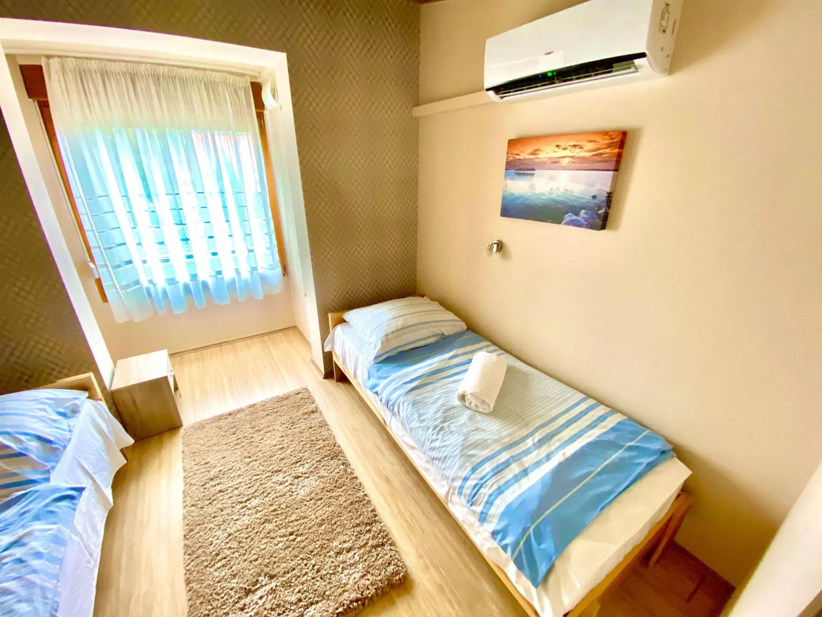 Großes Ferienhaus in Siófok mit Privatem Pool-Drinnen