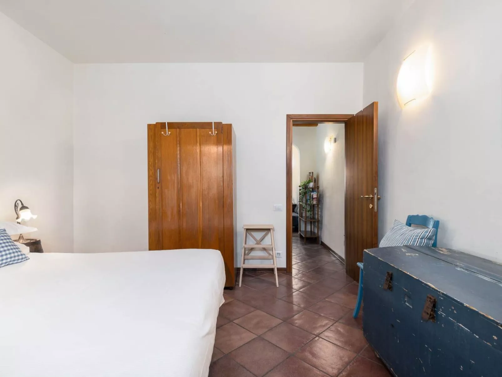 Unknown Accommodation-Dedans