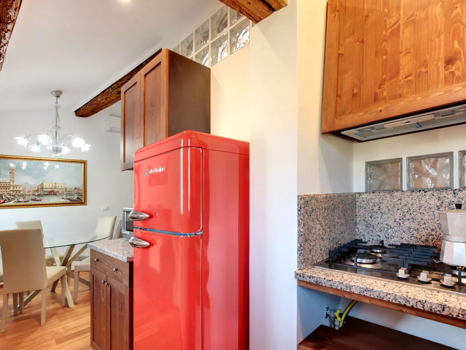 The Countess apartment-Drinnen