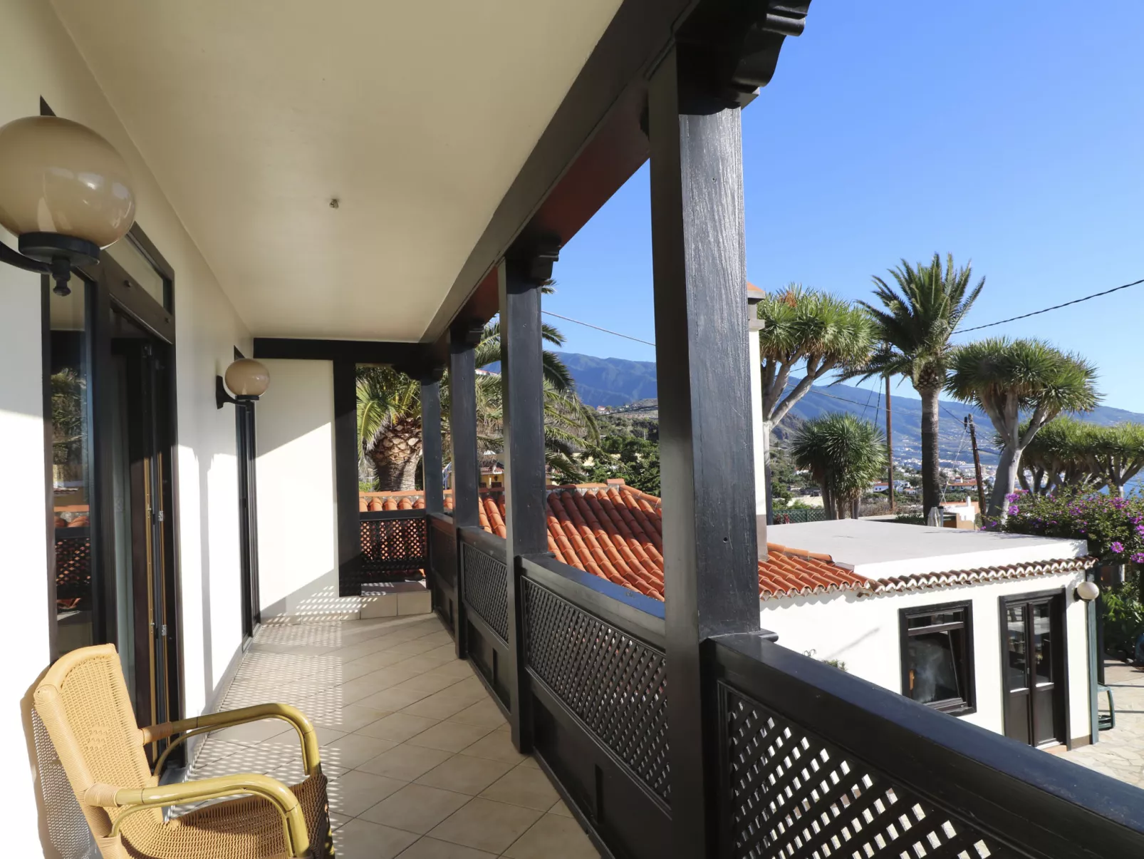 In Breña Baja mit Großer Terrasse-Outside