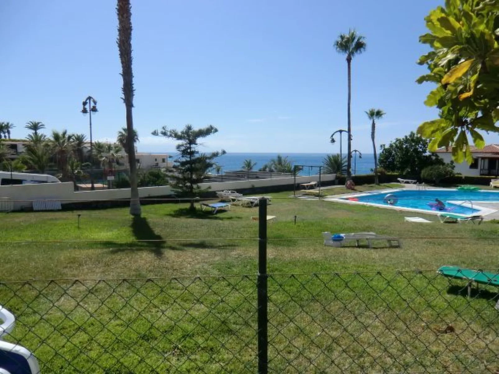 Ruhige Ferienwohnung mit Pool und Meerblick-Outside