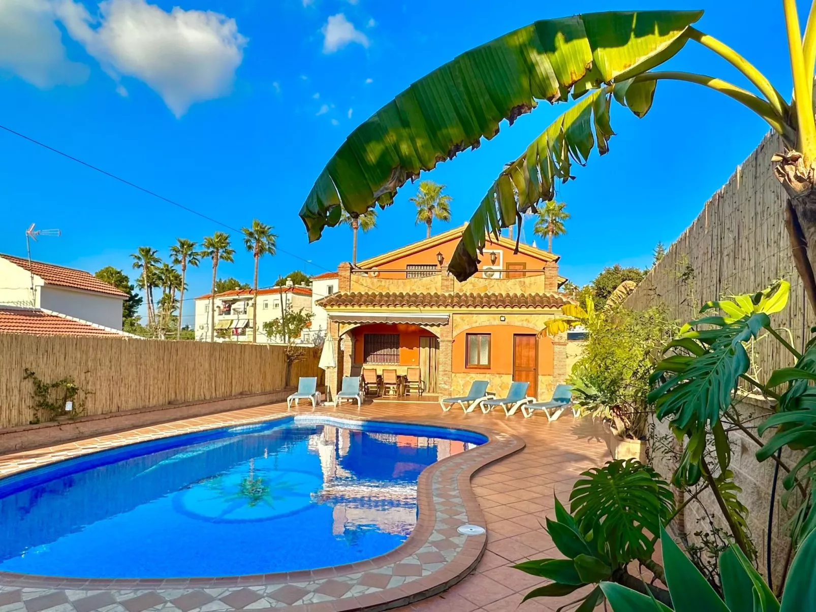 Charmantes Ferienhaus mit Grill und Schwimmingpool-Outside