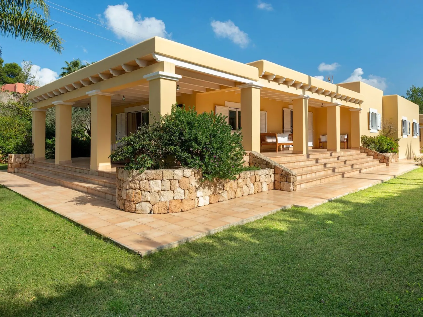 Schöne Villa Belvedere mit 4 Schlafzimmern, 3 Bädern, beheiztem Pool, zwei Whir-Outside