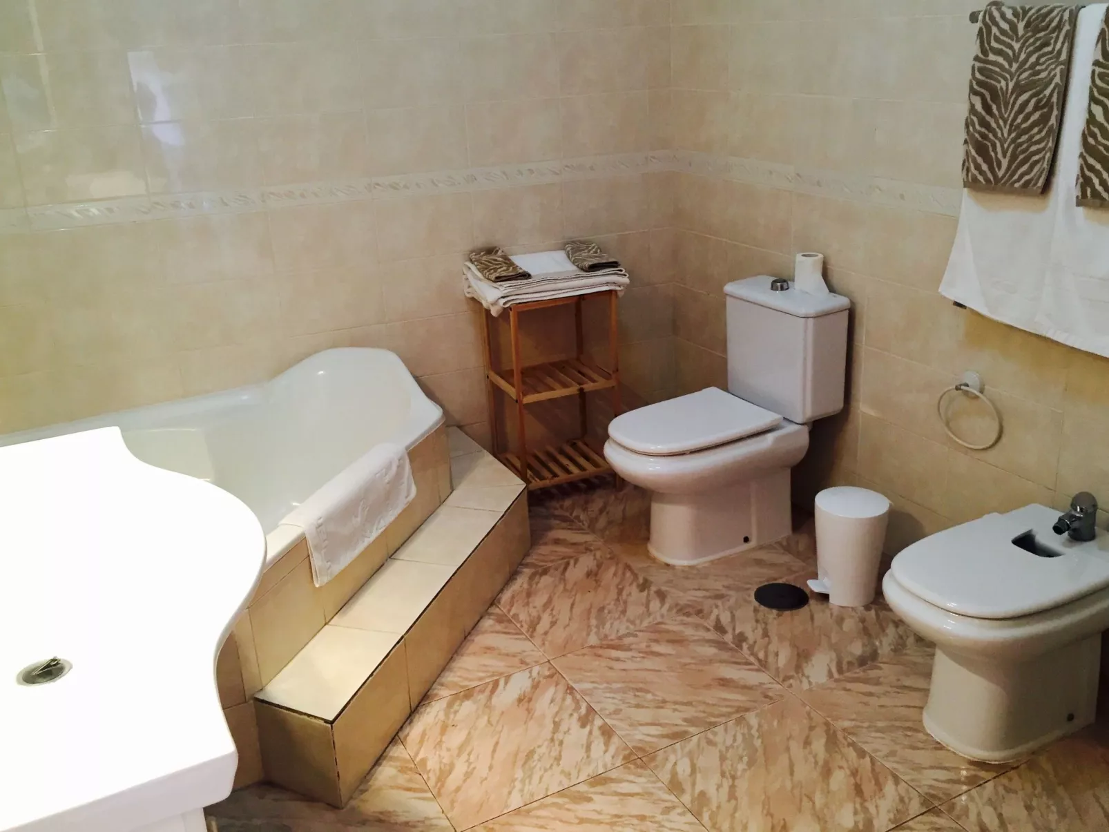 Für 3 Personen  + 1 Kind ca. 180 m&sup2; in Alcalá, Teneriffa (Westküste von Te-Inside