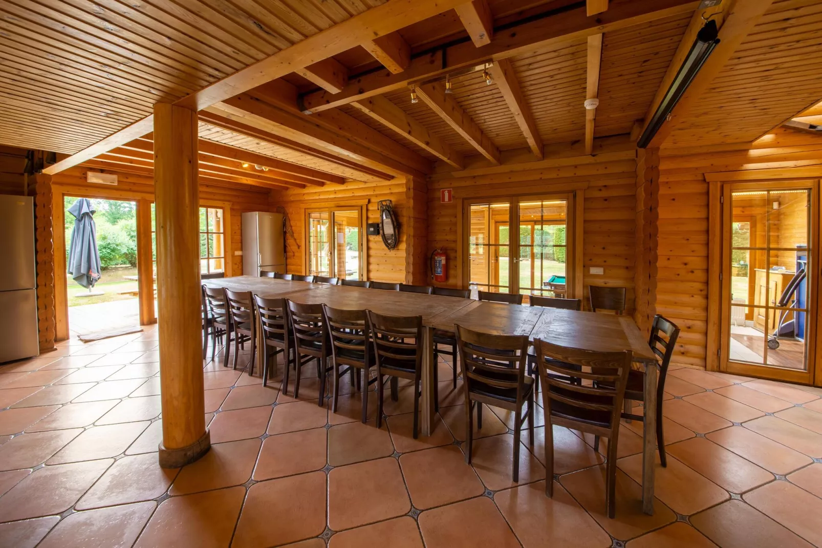 Chalet Californien-Dining room