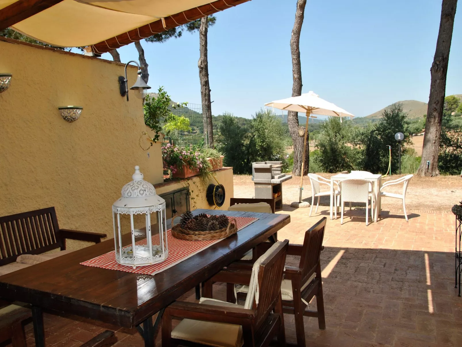 Angenehmes Haus in Itri mit überdachtem Innenhof-Draußen