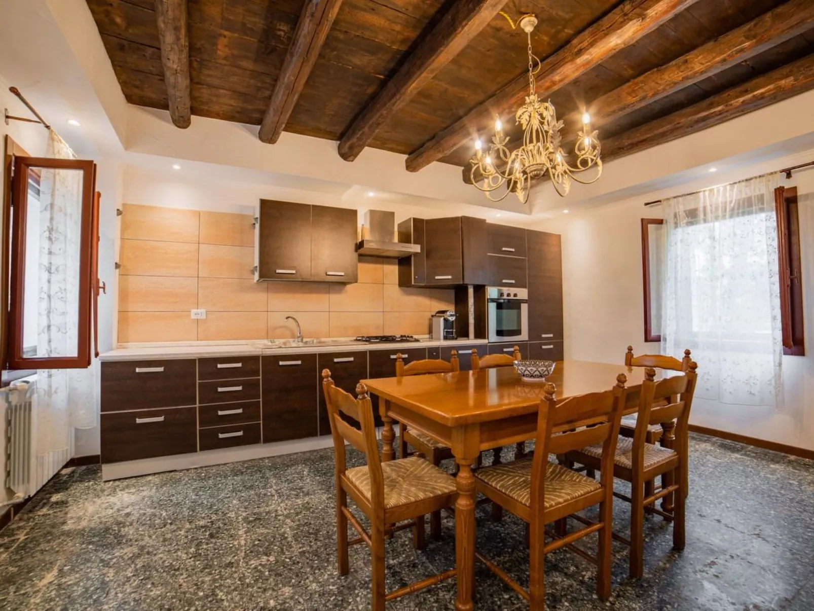 Villa mit Gemeinschaftspool zwischen Ferrara und Venezia-Inside