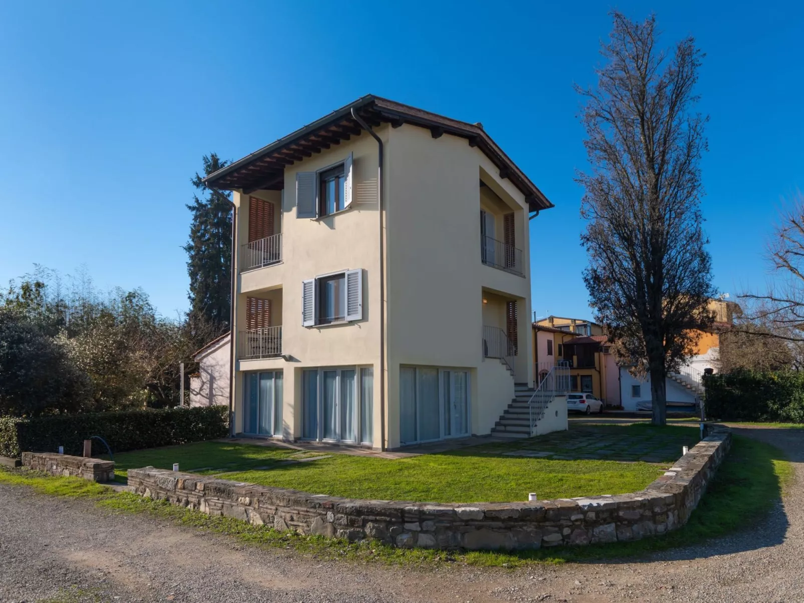 Modernes Haus mit Garten und privatem Parkplatz-Dehors