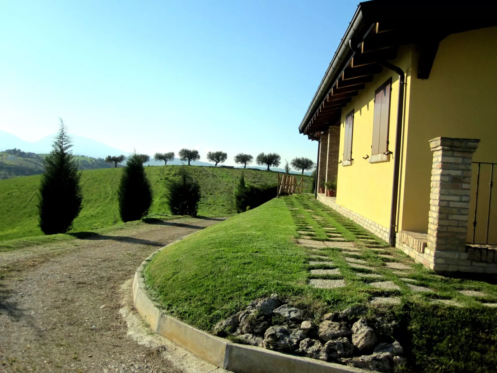 In Notaresco mit Grill und Garten-Inside