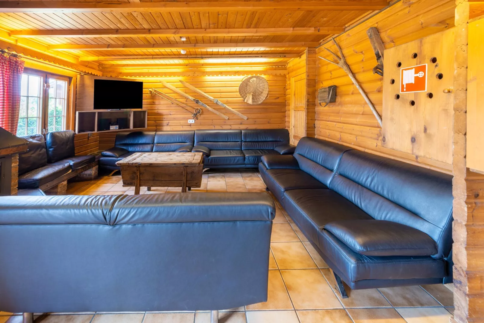 Chalet Suisse-Living room
