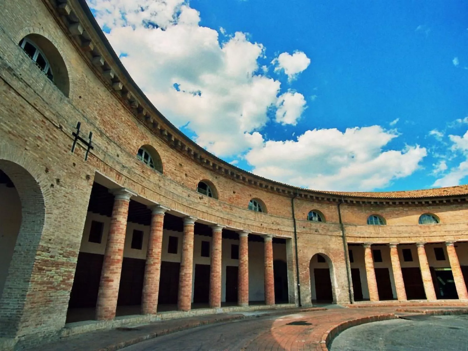 OWL Apartment - Pool - Ansichten - Kunst-Dehors